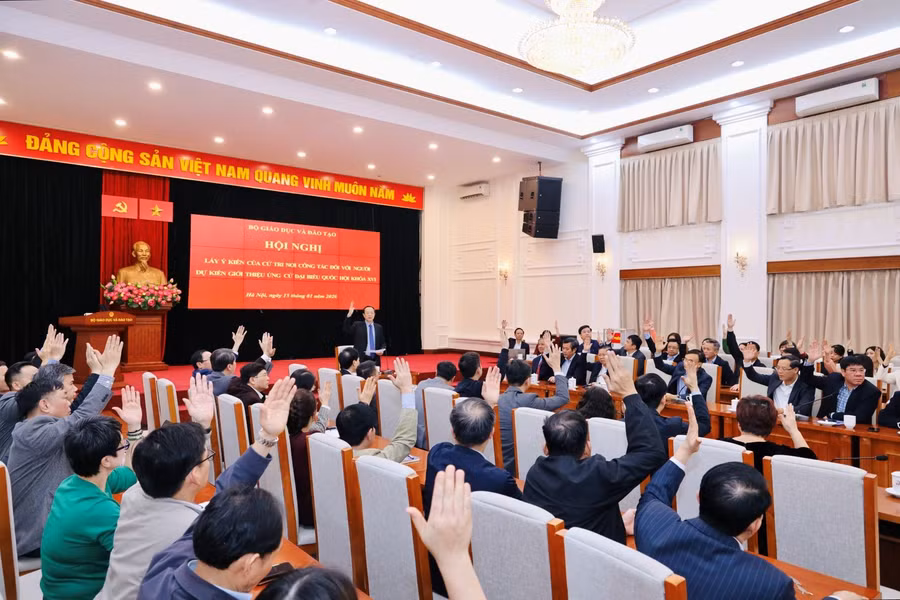 100% đại biểu nhất trí giới thiệu đồng chí Nguyễn Kim Sơn ứng cử đại biểu Quốc hội khóa XVI.