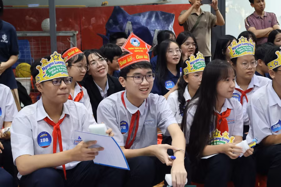 Học sinh Trường THCS Nguyễn Lương Bằng tham gia sân chơi Rung chuông vàng cấp THCS. Ảnh: NTCC. anh-2-nguon-luc.png