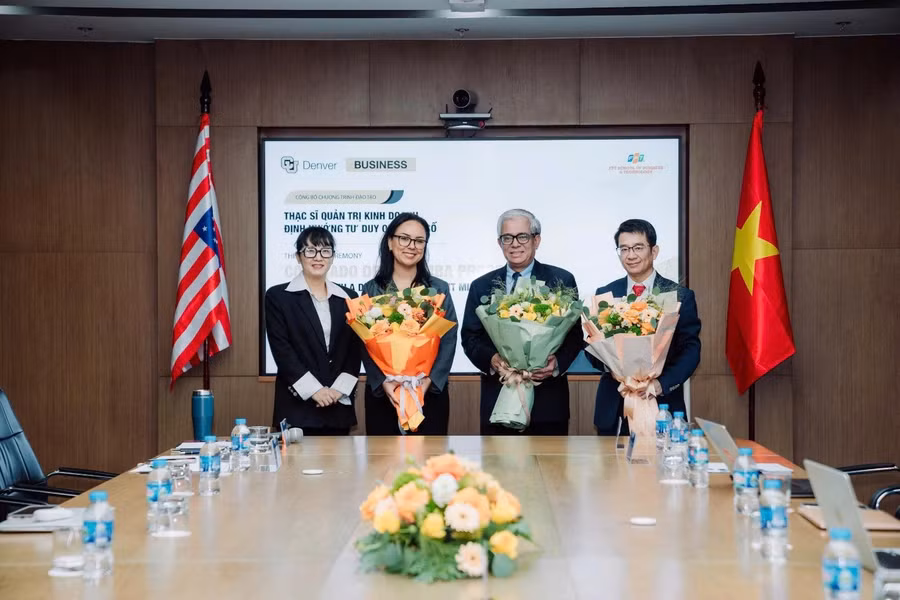 Sự kiện có sự tham gia của bà Alexandra Greig-Duarte – Viên chức Ngoại giao, Đại sứ quán Hoa Kỳ tại Việt Nam và ông Phạm Quang Vinh - nguyên Thứ trưởng Bộ Ngoại giao, nguyên Đại sứ Việt Nam tại Hoa Kỳ.