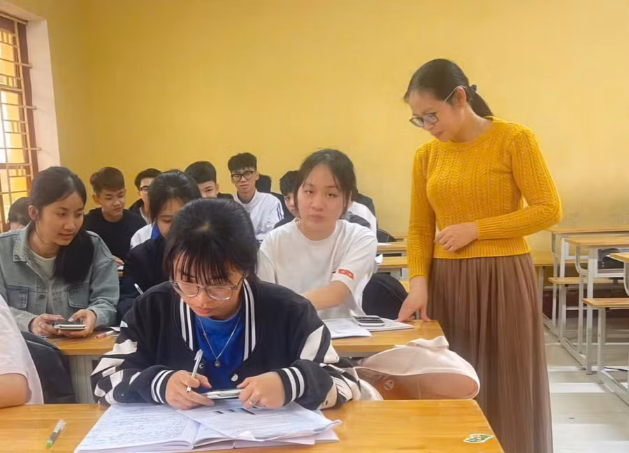 Cô trò Trường THPT Lam Kinh (Thanh Hóa) trong giờ học.