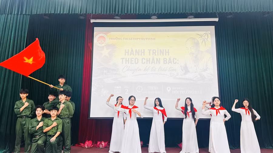 Tiết mục biểu diễn của học sinh Trường THCS&THPT Sư phạm.