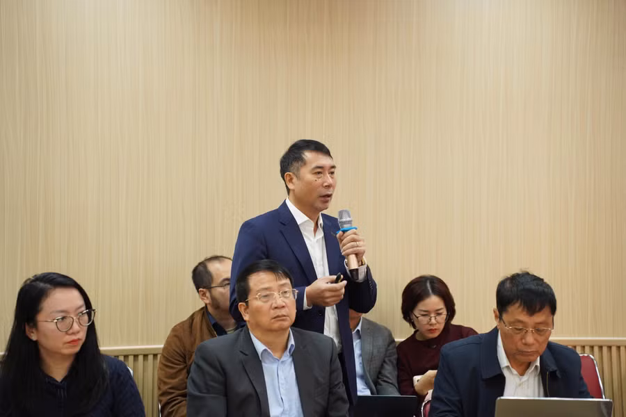 PGS.TS Lê Văn Chín phân tích nguyên nhân, đưa giải pháp chống ngập lụt cho Hà Nội tại tọa đàm.