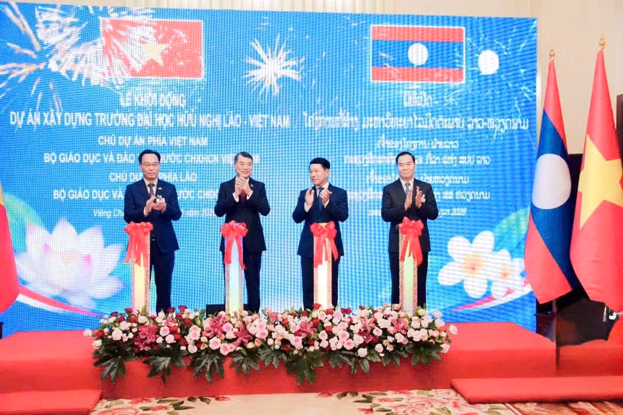 Lãnh đạo cấp cao hai nước Việt Nam - Lào cùng các đại biểu thực hiện nghi thức khởi động Dự án Trường Đại học Hữu nghị Lào - Việt Nam. 1791462913279-8076380265819145852-8076380265819145852-2e8e4352e0dd2ec45c4744516e4004ca.jpg