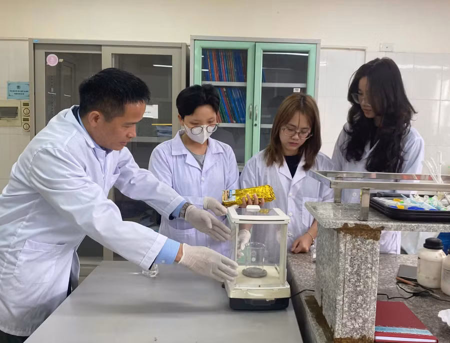 Thầy trò khoa Sinh học, Trường ĐHSP Hà Nội 2.