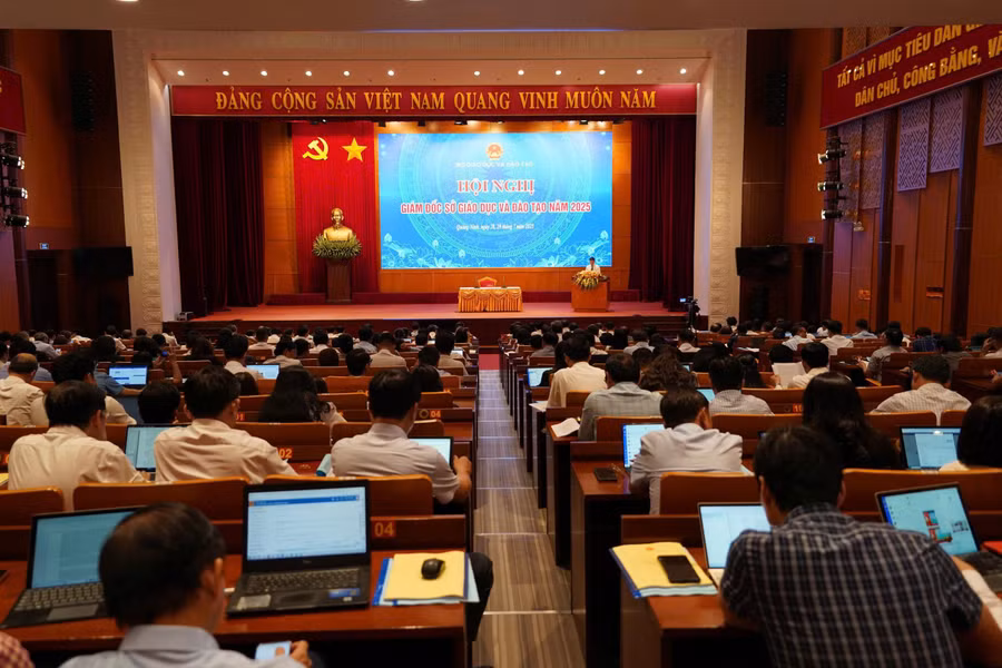 hoi-nghi1.jpg