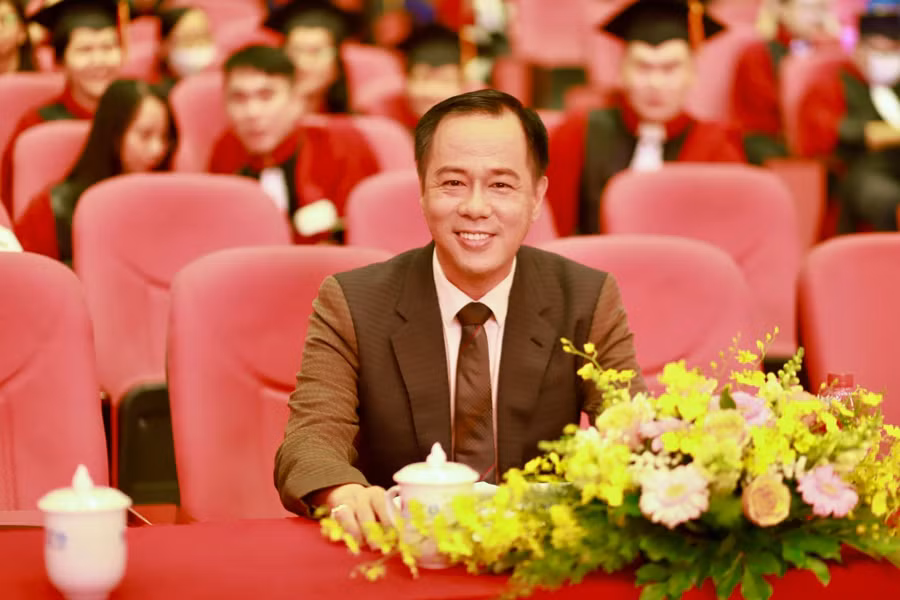 gs-huynh-van-son.jpg