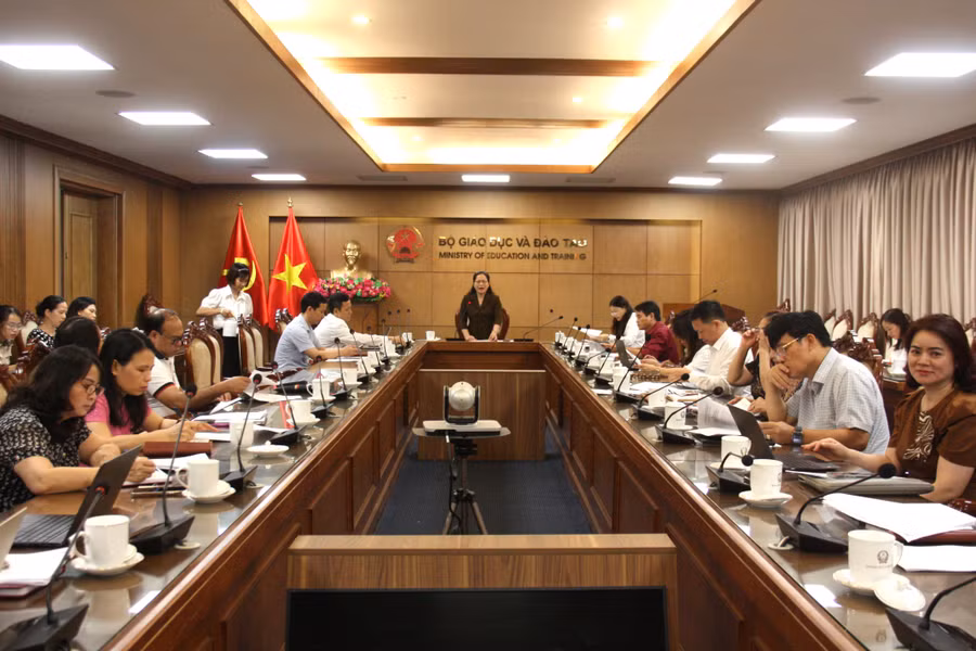 Thứ trưởng Nguyễn Thị Kim Chi chủ trì cuộc họp.