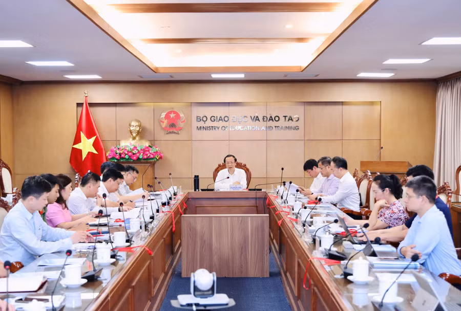 Thứ trưởng Thường trực Phạm Ngọc Thưởng - Trưởng Ban Chỉ đạo cấp Quốc gia Kỳ thi tốt nghiệp THPT 2026 chủ trì phiên họp.