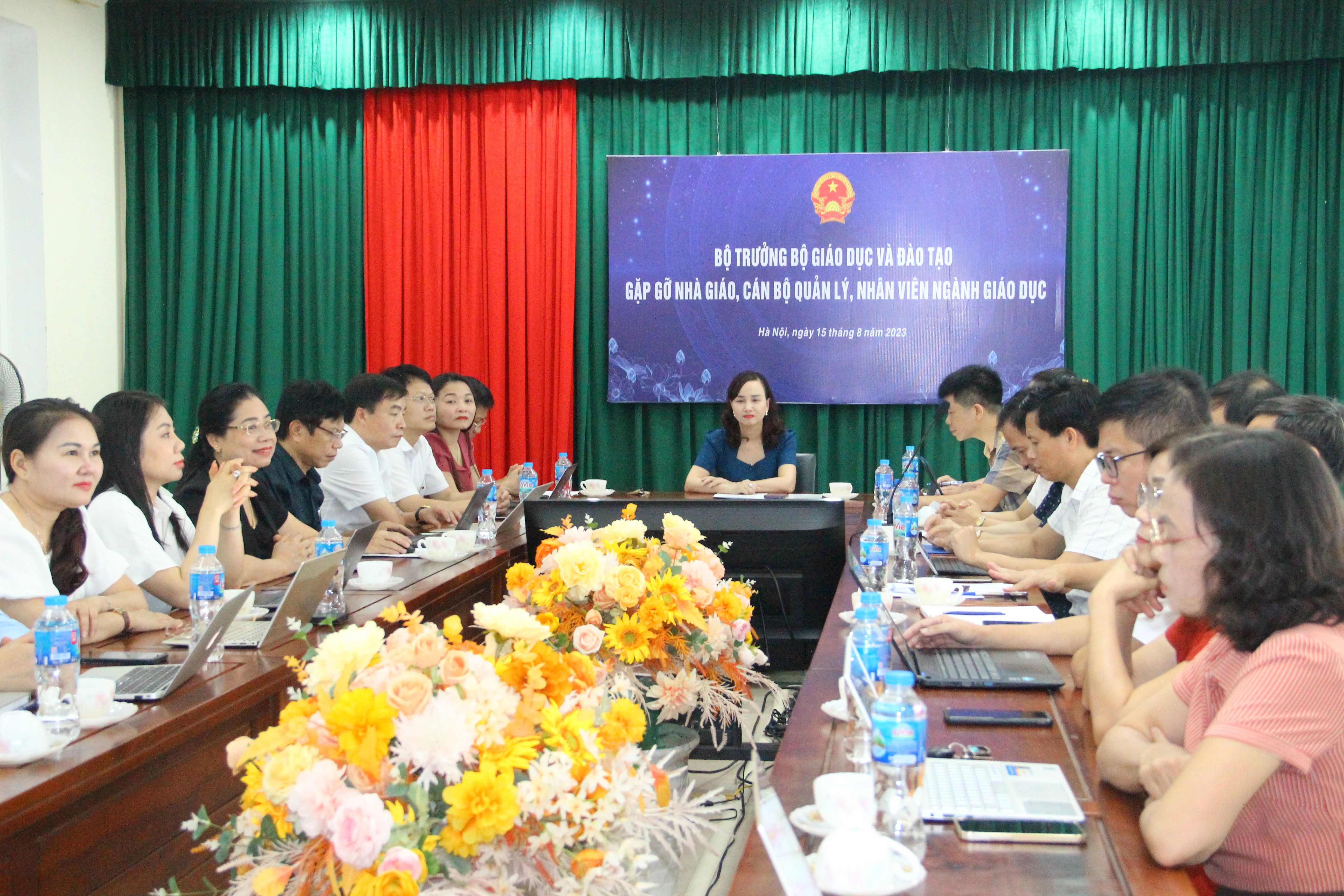 Các đại biểu Hà Tĩnh tham dự Chương trình tại điểm cầu chính.