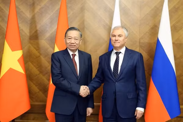 Tổng Bí thư, Chủ tịch nước Tô Lâm hội kiến Chủ tịch Duma Quốc gia Nga Vyacheslav Volodin. Ảnh: Thống Nhất/TTXVN.