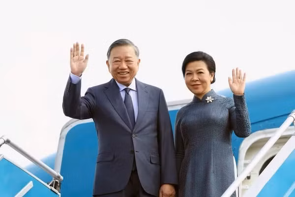 Tổng Bí thư, Chủ tịch nước Tô Lâm và Phu nhân rời Hà Nội, lên đường thăm Liên bang Nga, Cộng hòa Pháp và dự Hội nghị Thượng đỉnh Không gian vũ trụ tại Paris. Ảnh: Thống Nhất/TTXVN