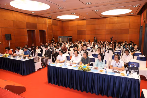 Quang cảnh buổi họp báo.