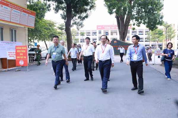 Bộ trưởng Hoàng Minh Sơn: Không chủ quan, đặt quyền lợi chính đáng của thí sinh lên hàng đầu