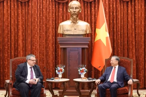 Tổng Bí thư, Chủ tịch nước Tô Lâm trả lời phỏng vấn của Hãng thông tấn TASS (LB Nga). Ảnh: Thống Nhất/TTXVN