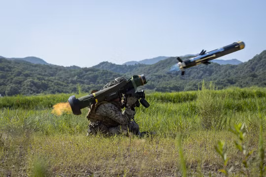 Xe tăng Trung Quốc gặp nguy khi Ấn Độ bắt đầu sản xuất tên lửa Javelin?