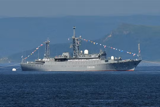 Tàu trinh sát SSV-535 "Karelia" của Nga.