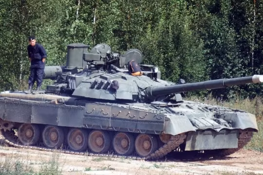 Nga tìm ra phương pháp đặc biệt để sản xuất lượng lớn xe tăng T-80UE-1