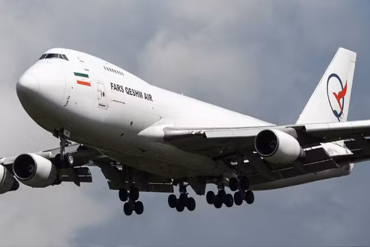 Máy bay Boeing 747-281F EP-FAB của hãng hàng không Fars Air Qeshm đang bay trên bầu trời sân bay Sheremetyevo, Moskva. 