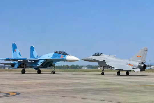 Đòn giáng mạnh vào Nga khi đồng minh thân thiết loại Su-30SM để lấy J-10CE