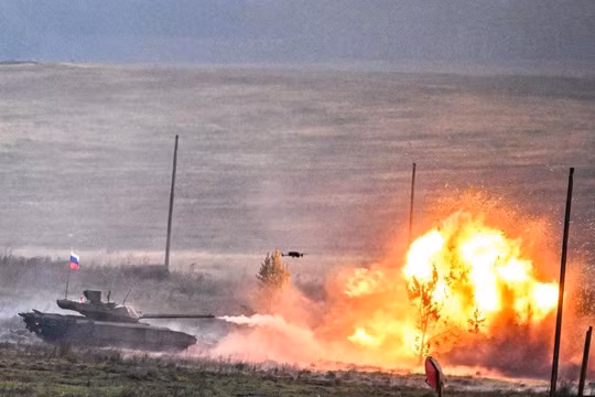 Xe tăng T-14 Armata được so sánh với một chiếc Ferrari