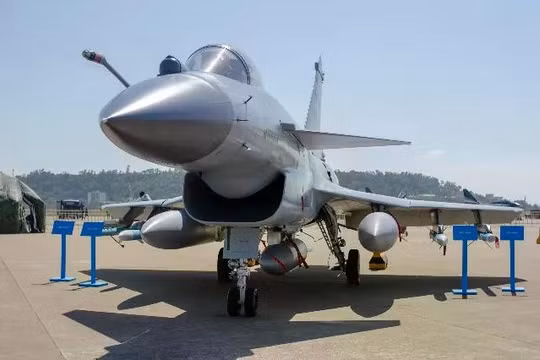 Tiêm kích J-10C được chọn khi hợp đồng mua sắm Su-35 bị đình chỉ