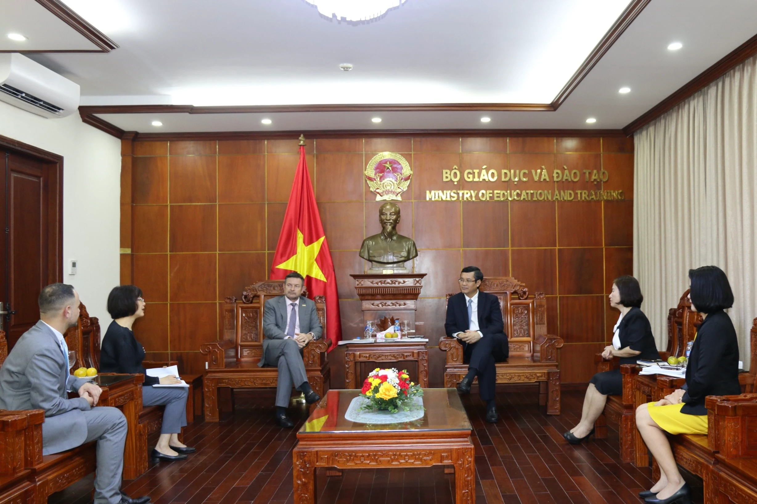 Quang cảnh làm việc.