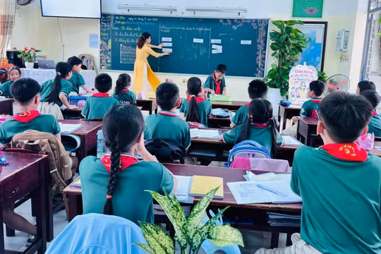 Giờ học của cô trò Trường Tiểu học Phan Đăng Lưu (phân hiệu Lê Đình Chinh, phường Hòa Cường, TP Đà Nẵng). Ảnh: NTCC