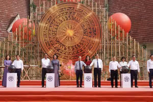 Các đại biểu thực hiện nghi thức phát động hưởng ứng Ngày Văn hóa Việt Nam. Ảnh: BTC.