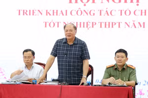 Giám đốc Sở GD&ĐT Bắc Ninh Tạ Việt Hùng phát biểu tại hội nghị. 