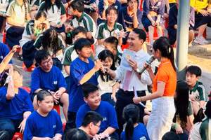 Học sinh tích cực tương tác các nội dung của chương trình game show.