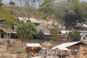 Người dân tộc thiểu số ở vùng khó khăn bị lôi kéo dụ dỗ vượt biên trái phép (Ảnh minh họa).