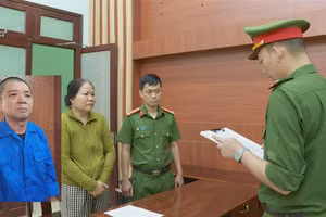 Khởi tố 2 vợ chồng sản xuất hơn 20 tấn cà phê bột giả.