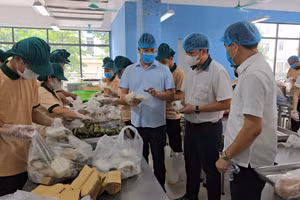 Đoàn kiểm tra của UBND phường Tây Mỗ.