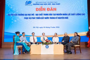 Chuyên gia, nhà khoa học chia sẻ tại diễn đàn.