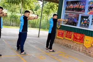 Các vận động viên câu lạc bộ ná cao su.