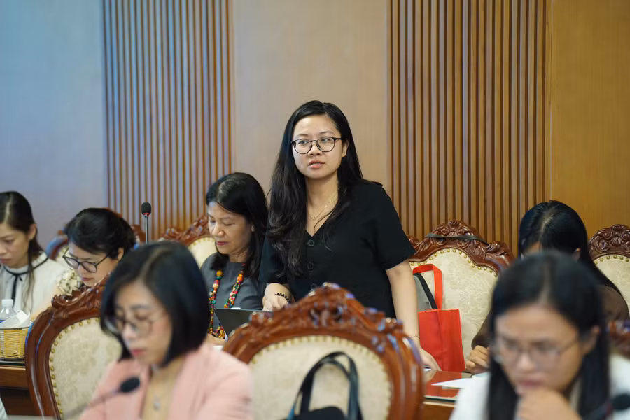 Nhà báo hỏi 1.jpg