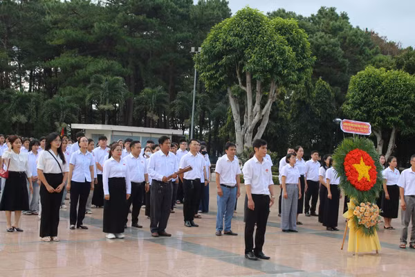 Không khí trang nghiêm tại buổi lễ. (Ảnh: Thế Hùng)