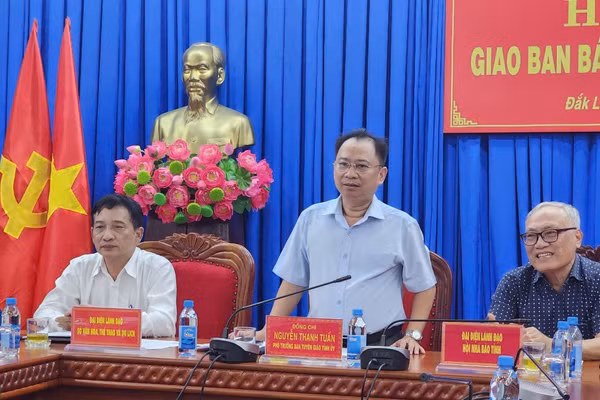 Ông Nguyễn Thanh Tuấn, Phó Trưởng Ban Tuyên giáo Tỉnh uỷ Đắk Lắk phát biểu.