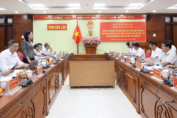 Quang cảnh buổi làm việc giữa Đoàn khảo sát của Hội đồng Dân tộc của Quốc hội với UBND tỉnh Đắk Lắk