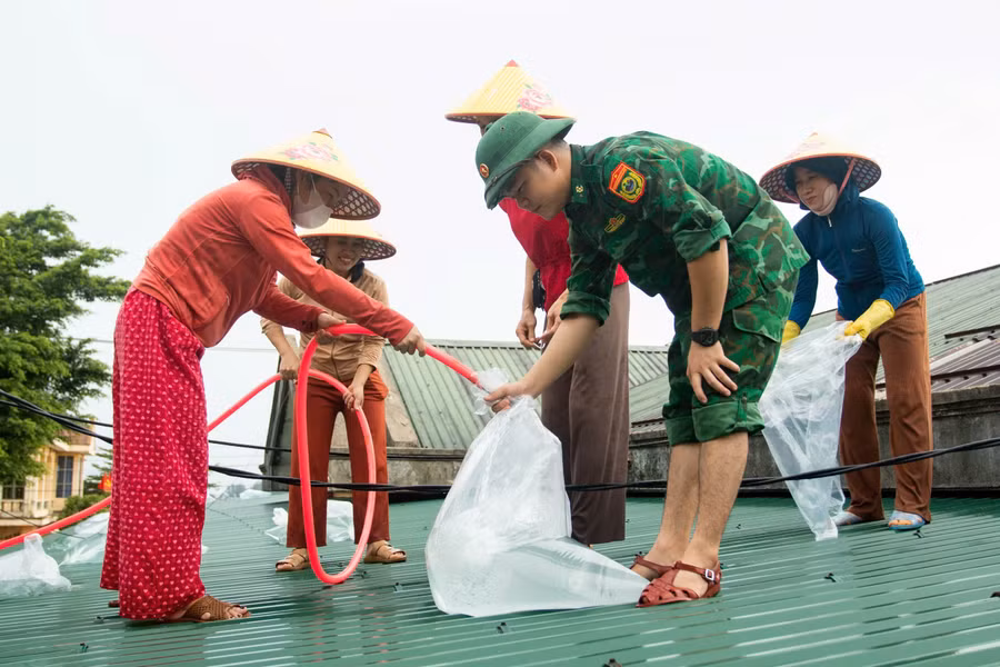 truong-hoc-chong-bao-1.jpg