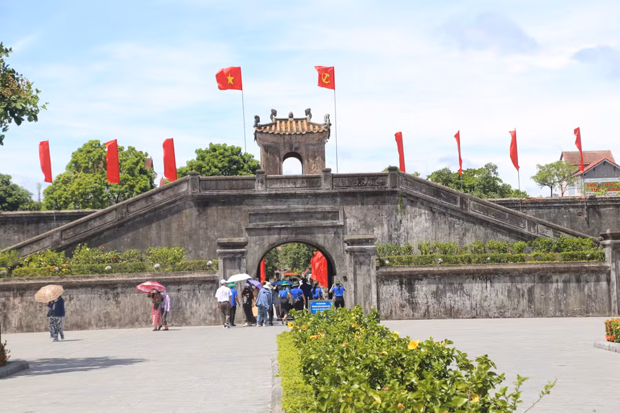 thang-tri-an-quang-tri-2.jpg