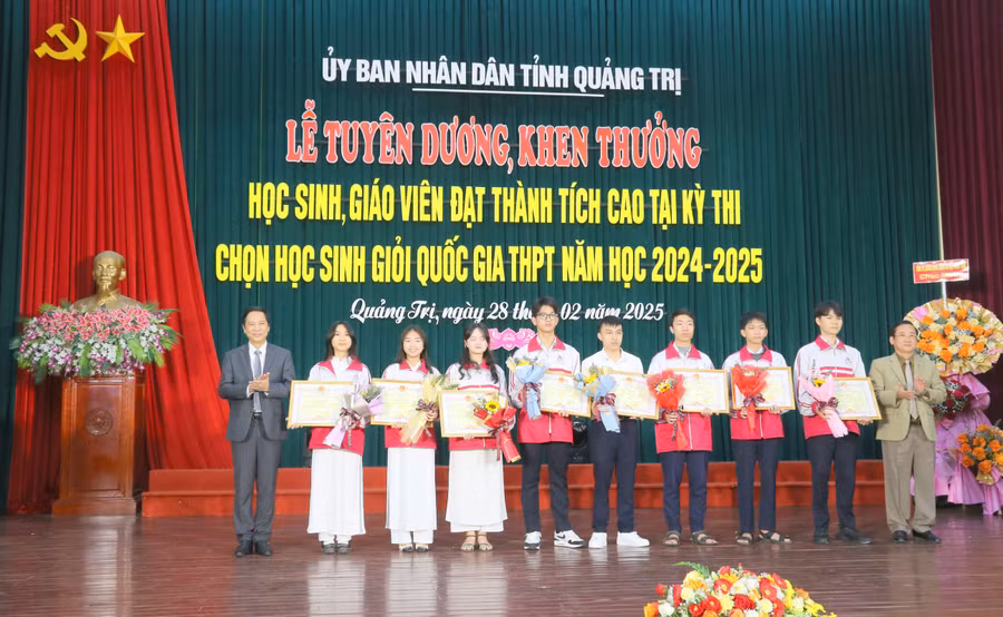 bang-khen-tinh-2.jpg