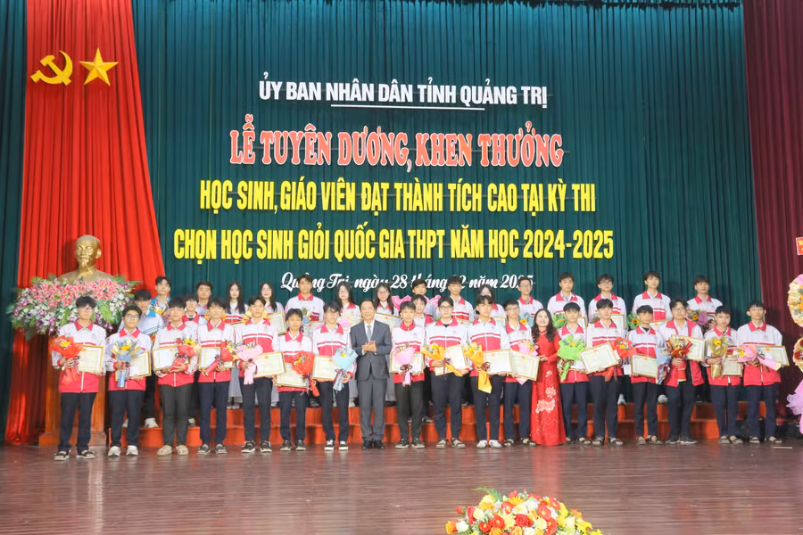 bang-khen-tinh-4.jpg