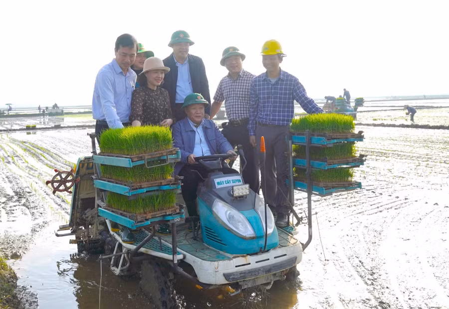 Quảng Trị áp dụng cơ giới hóa trong sản xuất nông nghiệp.