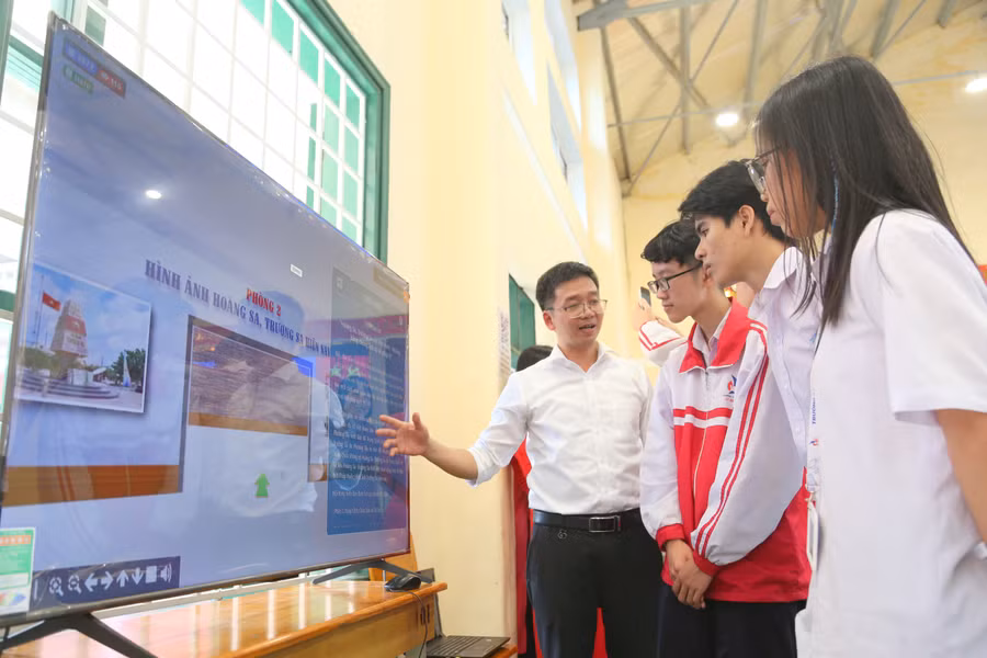 trien-lam-truong-sa-7.jpg