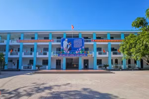 Dãy phòng học mới xây dựng của Trường Tiểu học Nghi Đức.