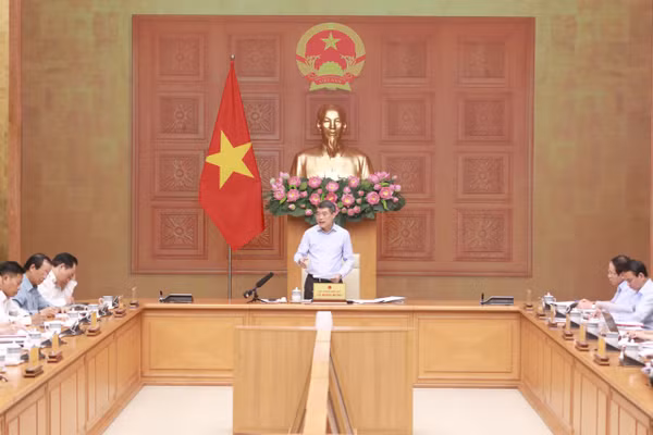 Thủ tướng Lê Minh Hưng chủ trì buổi làm việc.