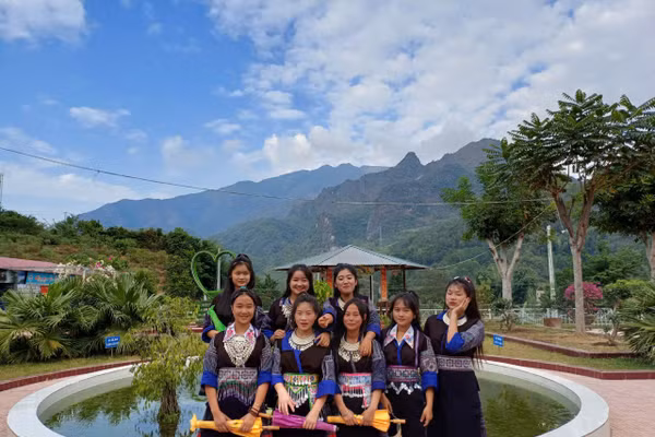Học sinh Trường Phổ thông dân tộc bán trú THCS Khoen On.