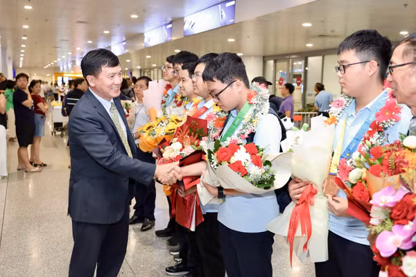 Đội tuyển Toán học Việt Nam trở về với thành tích 6/6 học sinh đoạt huy chương
