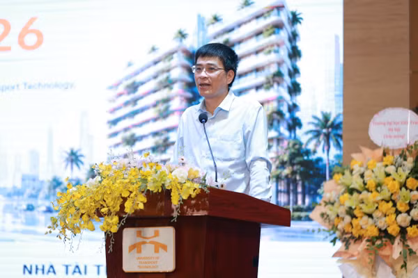 Thứ trưởng Bộ Xây dựng Phạm Minh Hà phát biểu tại hội thảo.